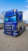 20250330-Tom-Holding-00590 20250330-Tom-Holding-00590
